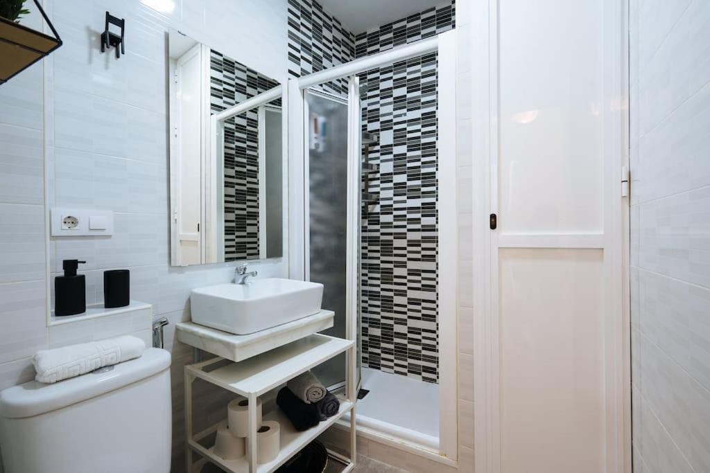 Andalusian Flavour In Heart Of * 4'giralda Apartamento Sevilla
