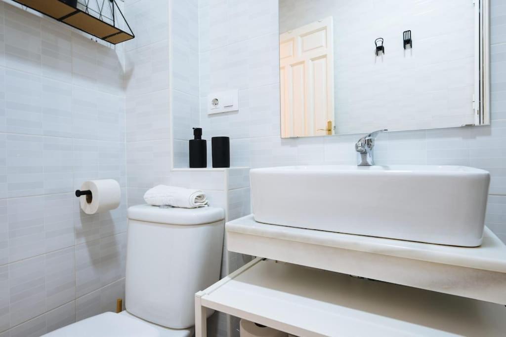 Andalusian Flavour In Heart Of * 4'giralda Apartamento Sevilla